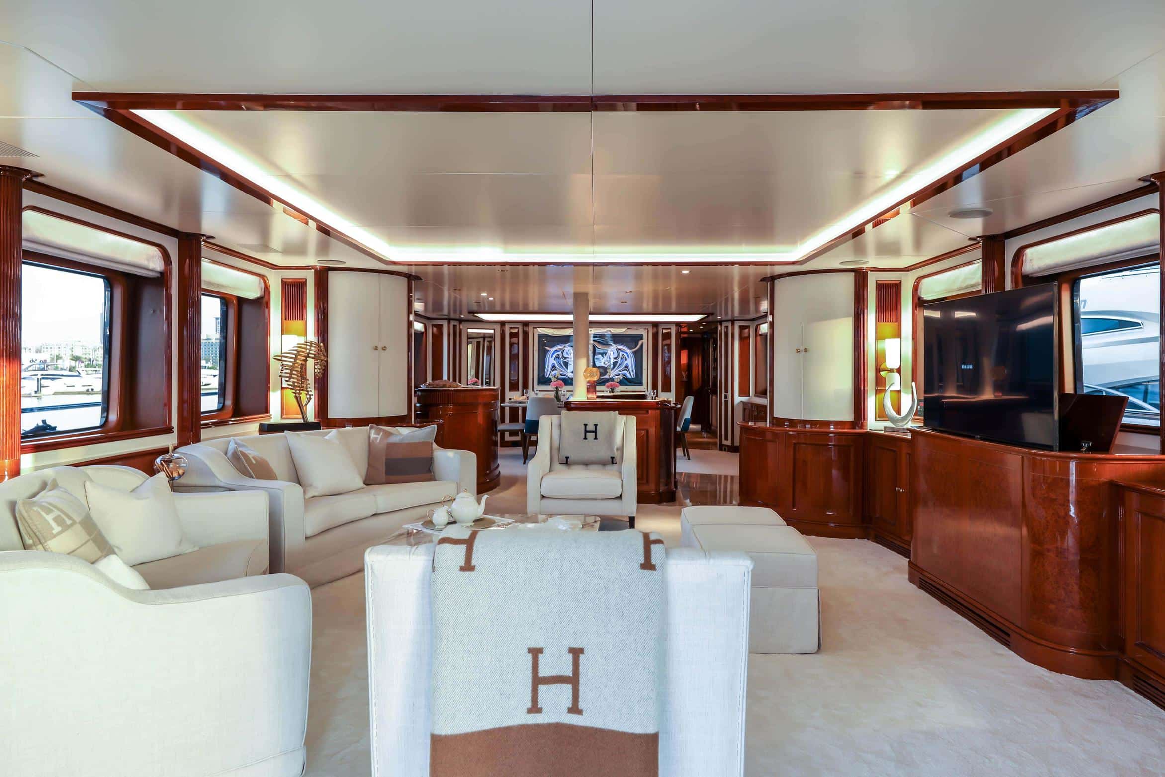 DXB-yacht-Living-Room