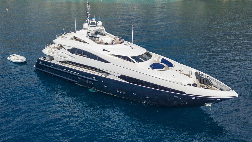 Luxury Yachts For Sale Best Super Power Boats For Sale Mega Yachts Dubai Uae