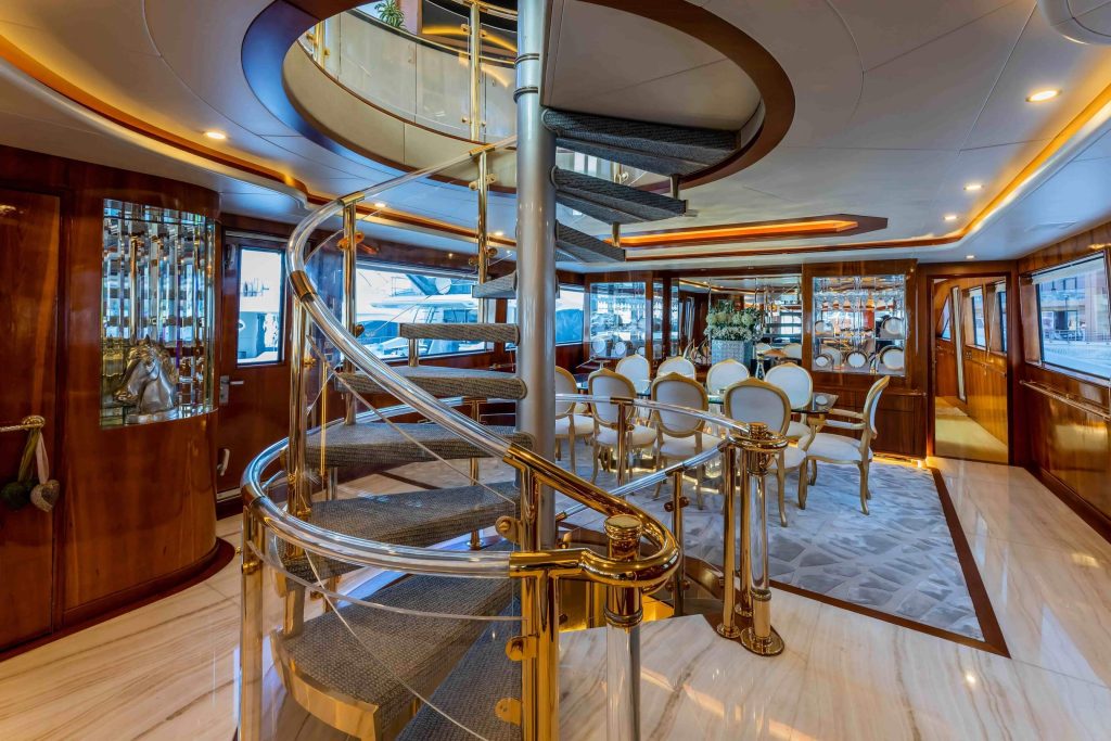 Hatteras yacht Interior