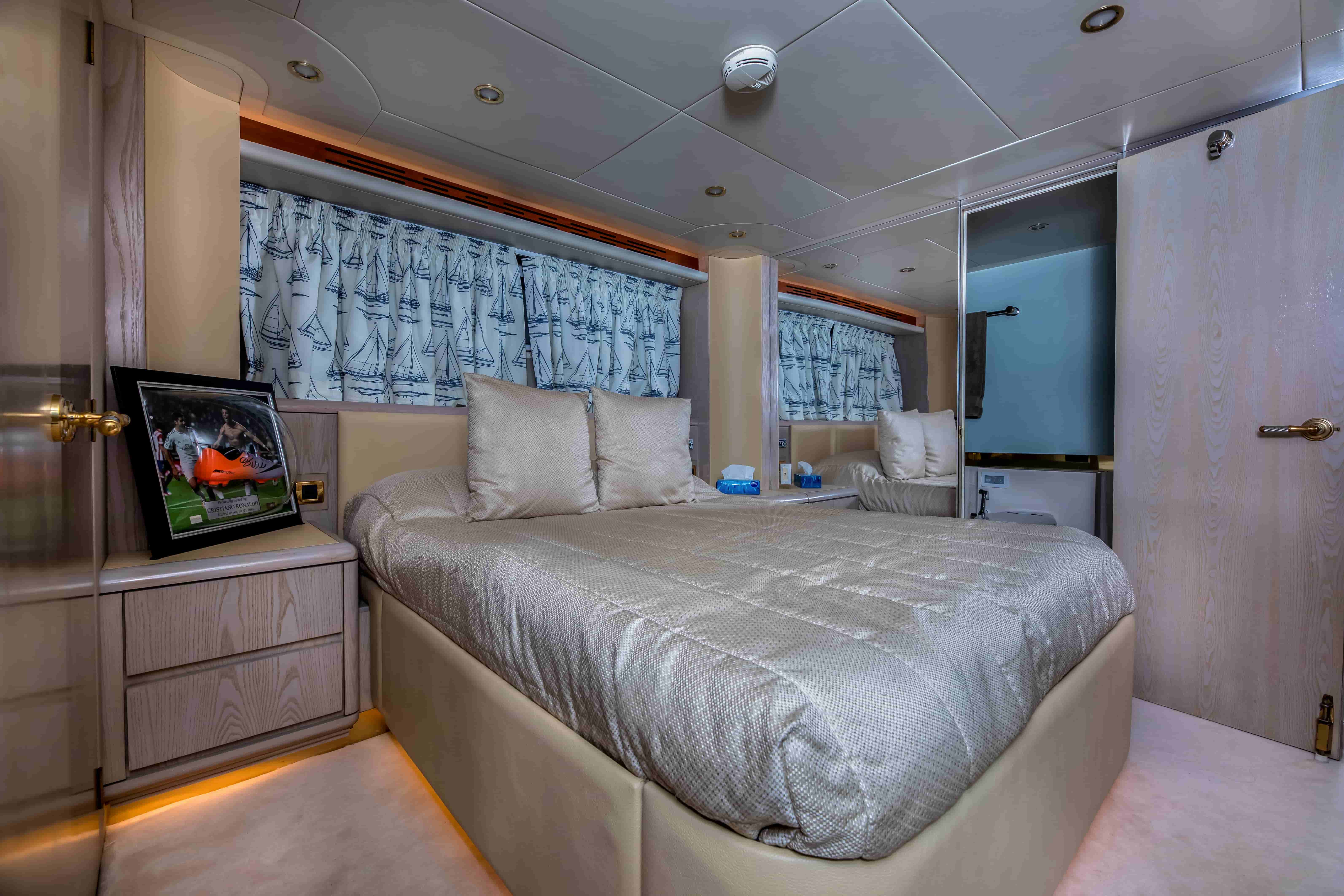 Hatteras Yacht Bedroom