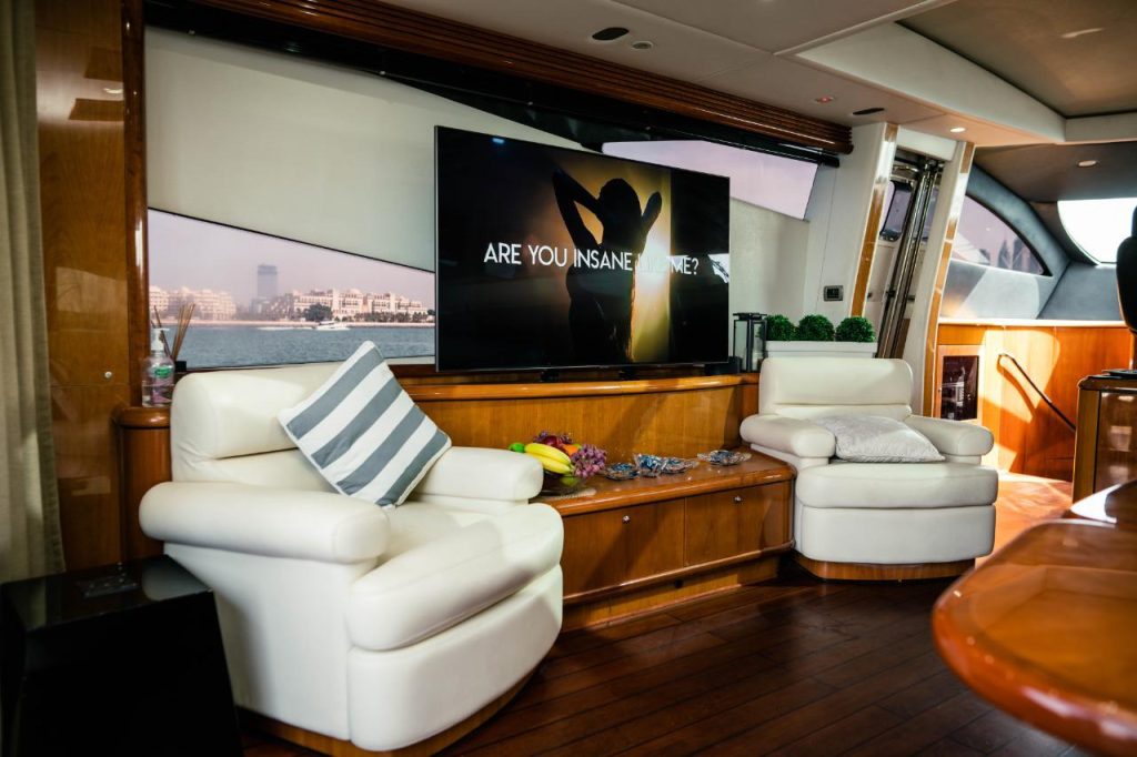 UD30 Yacht Deck Living