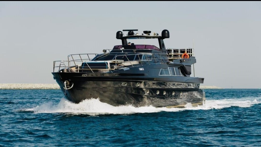 Dubai D3 yacht charter