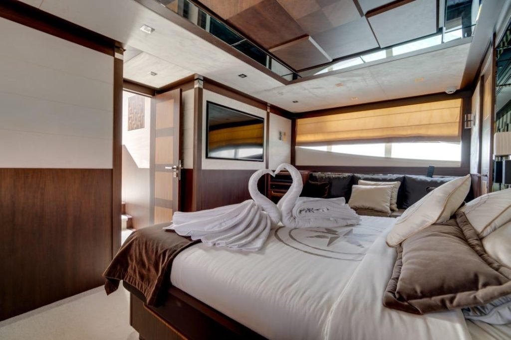galeon2019 yacht bed