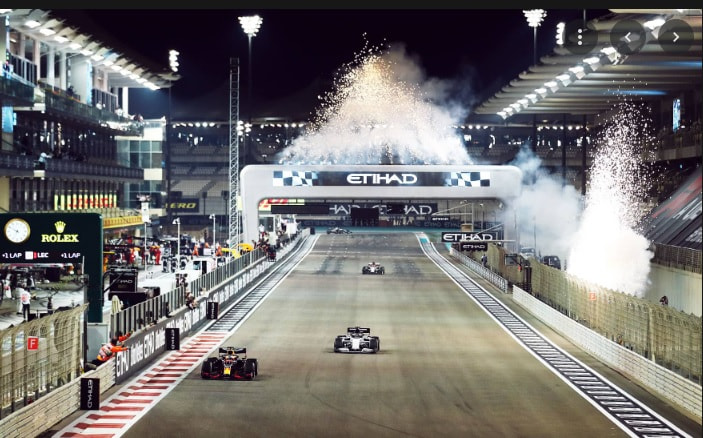 Watch the High-Octane Abu Dhabi Grand Prix 2022 from a Luxury Yacht!